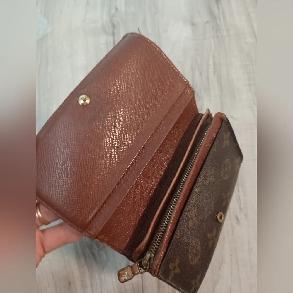 LOUIS VUITTON Monogram Porte Monnaie Billets Tresor Wallet - Picture 9 of 16